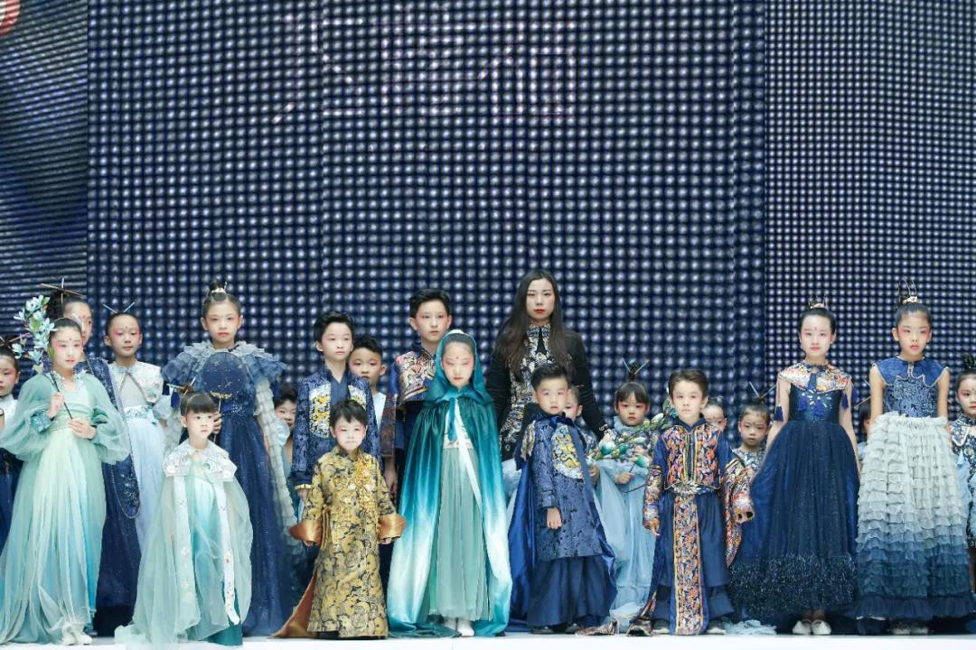 5、肩上云 蒋硕.jpg