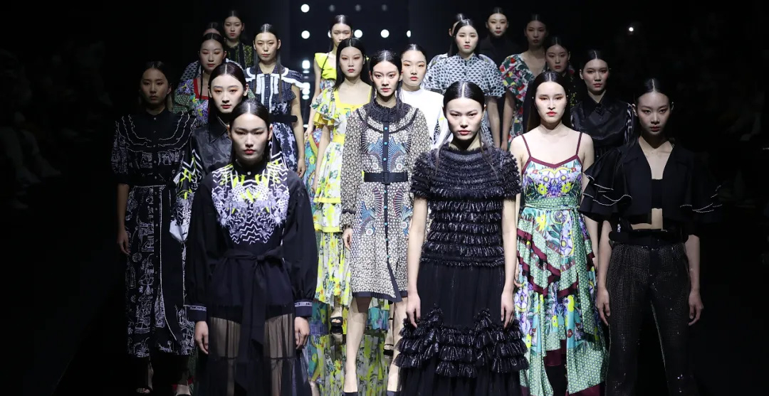 秀场直击｜行走的韩国风尚