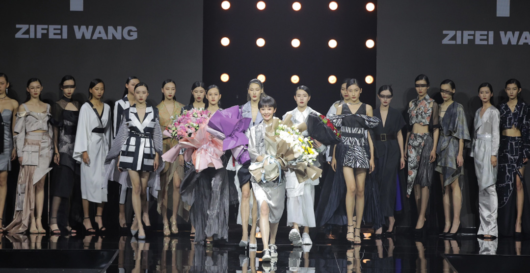 秀场直击丨ZIFEI WANG：“赛博·紫禁”诠释未来中国风