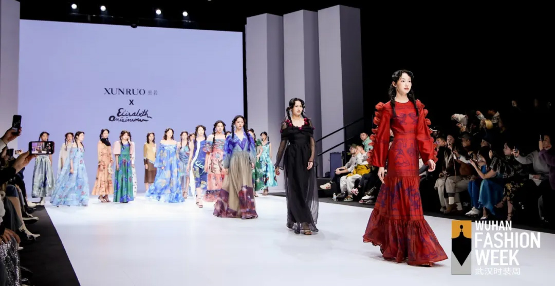 秀场直击 | XUNRUO熏若：与伊丽莎白共筑 <摩尔甫斯> 之梦，开启中西方时尚新篇