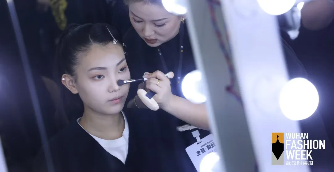 武汉毛戈平化妆造型团队：重塑2024武汉时装周时尚妆容新境界