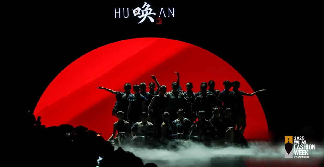 秀场直击 | 宁航蜡染：一针补缀蓝色光阴 ，蜡染唤醒千年传承